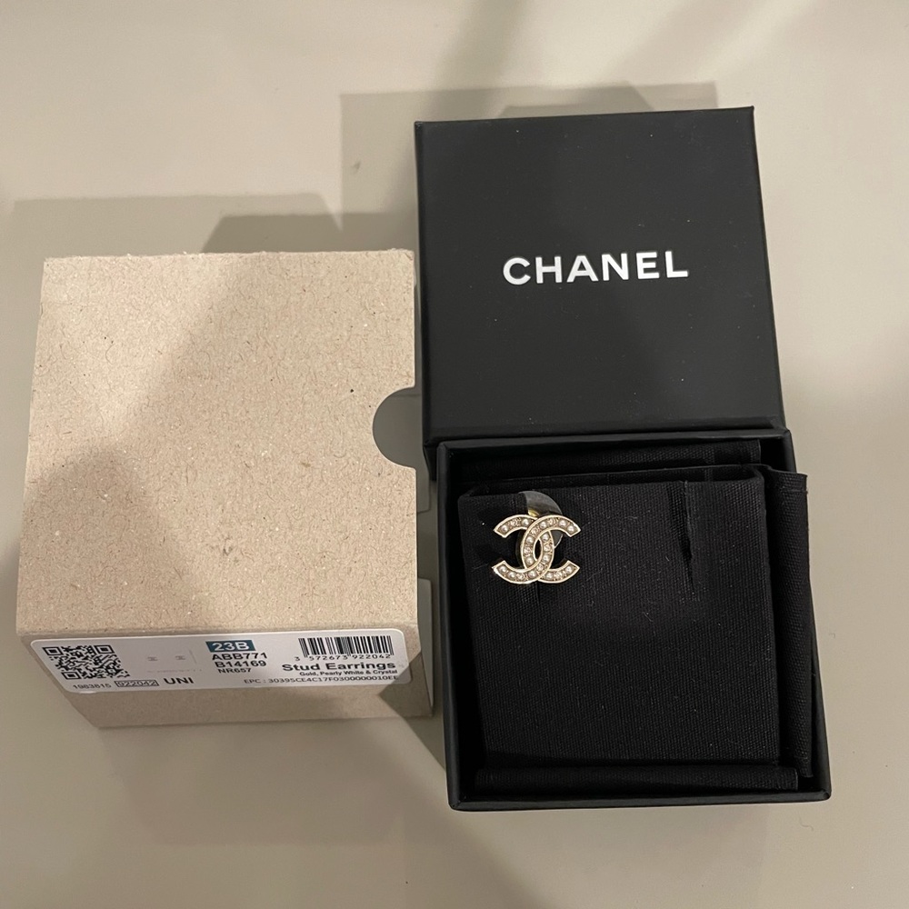 Chanel Stud Earring
